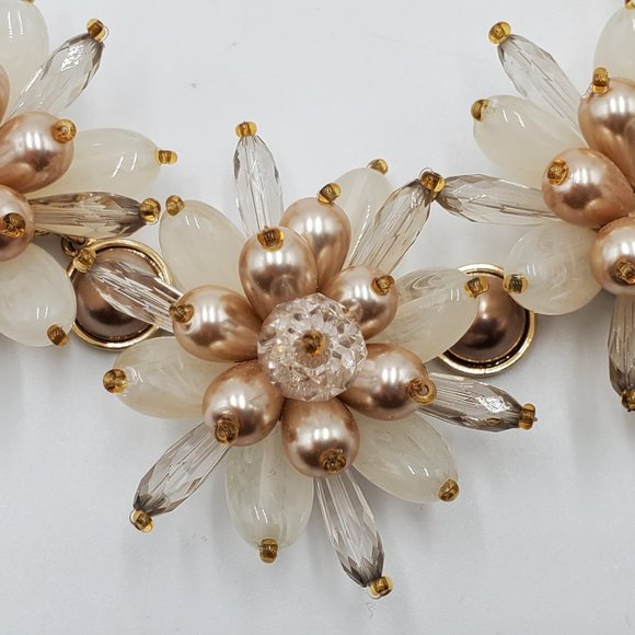 Banana Republic Flower Bib Necklace - Picture 13 of 16